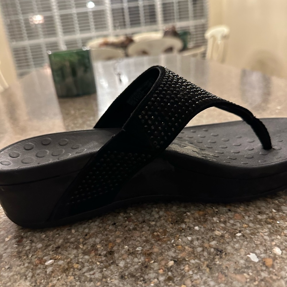 Vionic shoe - Picture 3 of 6